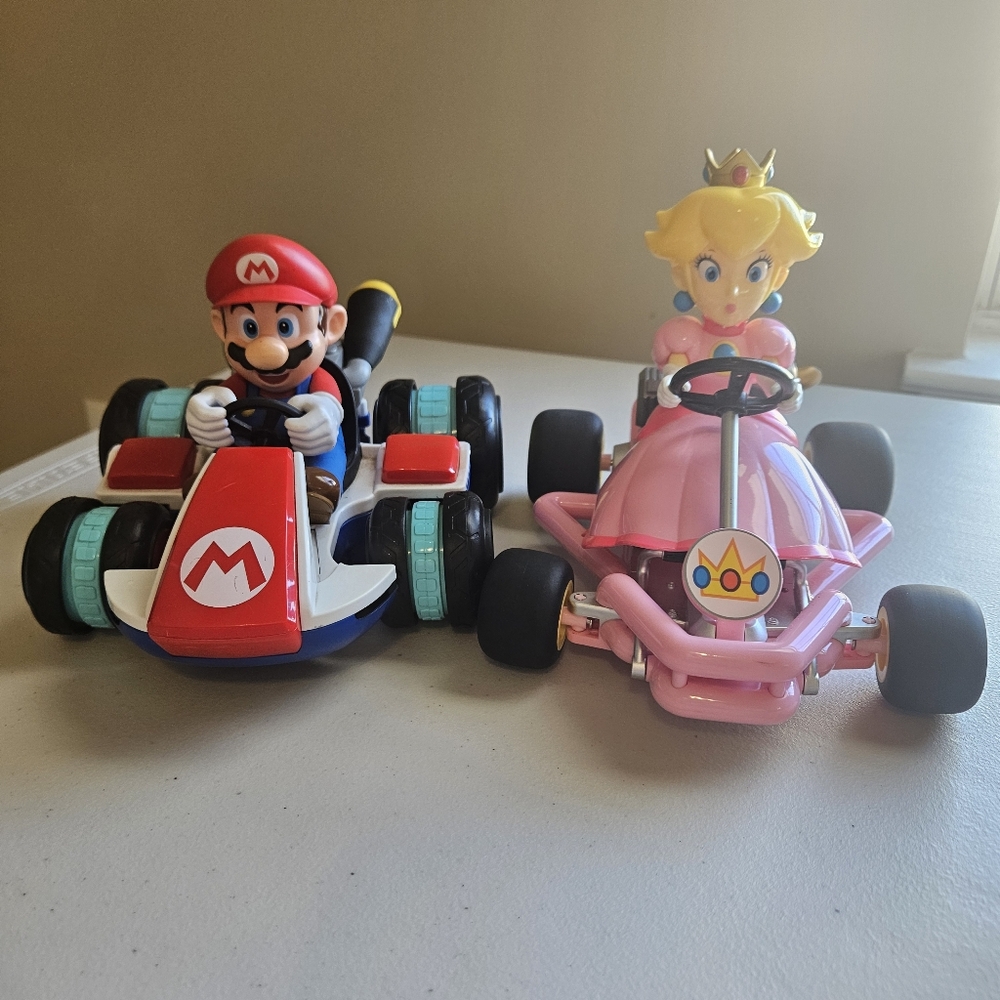 Nintendo MarioKart Mario and Princess Peach Set - No Turbo, No Remote Controls